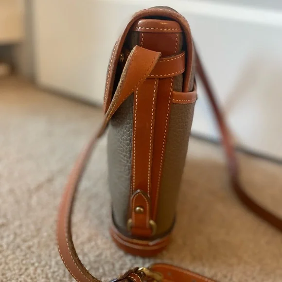 Vintage Dooney and Bourke Crossbody Purse - Picture 8 of 9